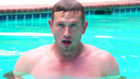 Ich beschloss zu Sonnenbraten und wurde am Pool gefickt