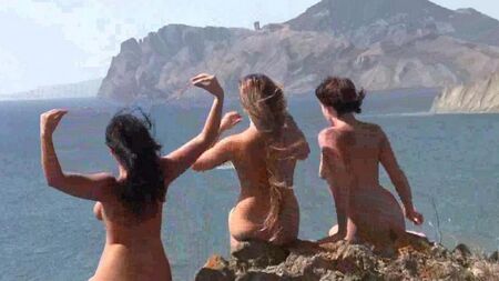 Nackte Freunde am Strand