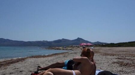 Öffentlicher Blowjob am Strand
