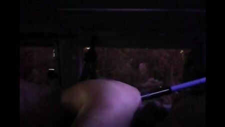 Sexmaschine ein Mädchen in Anal gefickt