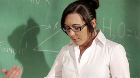 Der lesbische Lehrer verführte einen Schüler