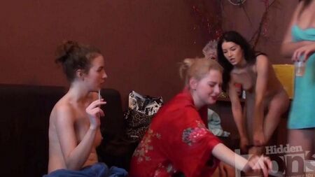 Versteckte Kamera im russischen Hostel