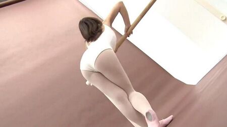 In der Umkleidekabine für die Ballerina ausspioniert und auf der Kamera entfernt