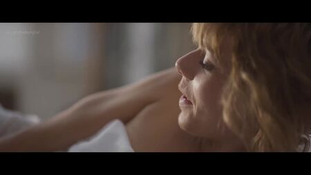Sallie Harmsen nackt (bedeckt) – Devils, Staffel 1 (2020) HD 1080p Online anschauen / Салли Хармсен – Дьяволы