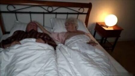 Oma wird gefickt