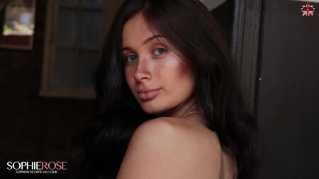 Sophie Rose – Nackt in der Kneipe