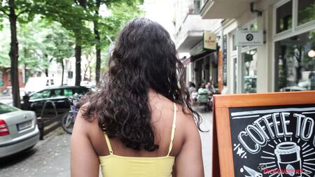 Die arabische Amateur-Schönheit Luna Silver wird mit Sperma bespritzt!