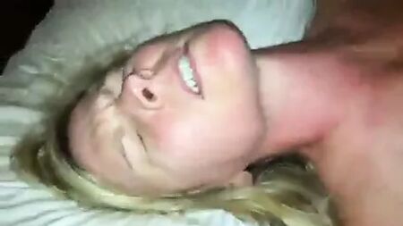 Reife Sexbombe mit versauten Sprüchen