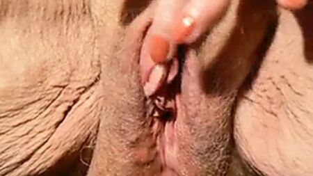 Omas Klitoris schwillt an