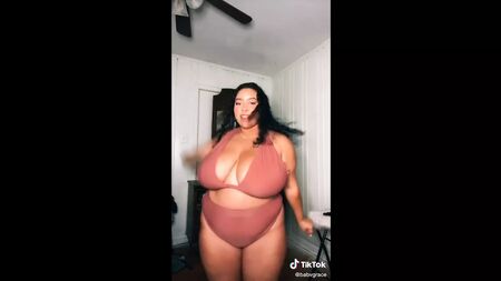 TikTok-Fans von Frauen mit großer Oberweite