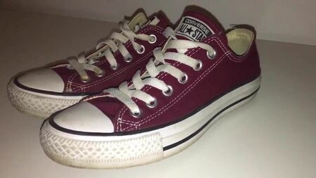 Die Schuhe meiner Schwester: Converse Low in Bordeauxrot, Teil 2 I 4K