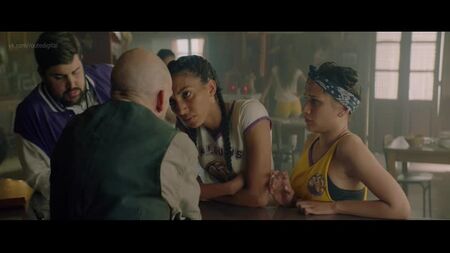 Camille Razat, Margot Dufrene u. a. – Girls with Balls (2018) Nackt? Sexy! Camille Razat, Margot Dufrene – Mädchen mit Bällen