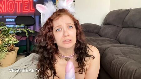 Sir bestraft freches Häschen mit großem Spielzeug und Überreizung – veggiebabyy: das komplette Porno-Video