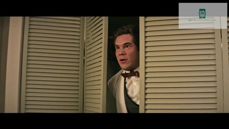 Adam Devine nackt in „Game Over Man“