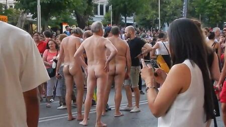 nackte Männer in der Öffentlichkeit