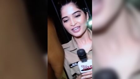 Bhavika Sharma wurde von einem dicken Schwanz hart durchgenommen