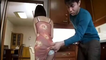 Japanische Mutter verführt den Freund ihres Stiefsohns, Kapitel 1