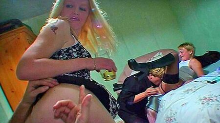 Blonde Britin zu Hause