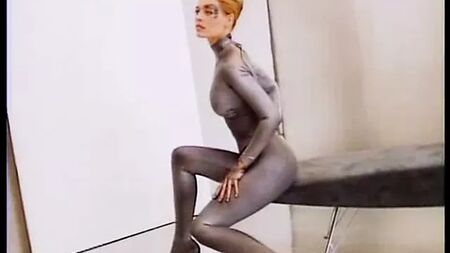 Jeri Ryan – Fotoshooting von 1997 in einem silbernen Catsuit für „Star Trek“