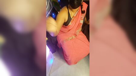 Verführung im rosa Sari durch eine tamilische Mutter