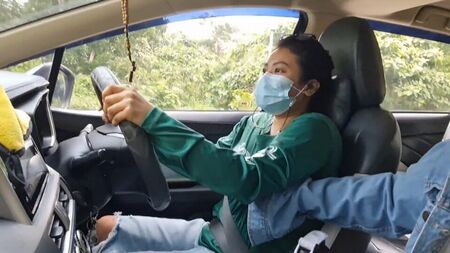 Desi-Grab-Fahrerin für ein zusätzliches Trinkgeld gefickt – Pinay Lovers Ph