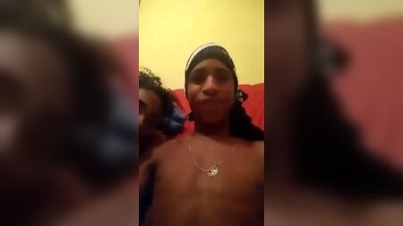 Junges Mädchen aus Rio, das einen Blowjob gibt