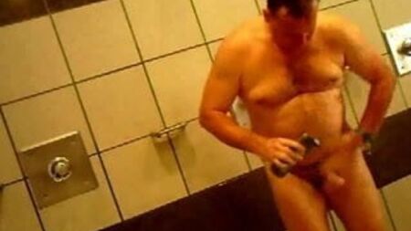 Spion in der öffentlichen Dusche!!!