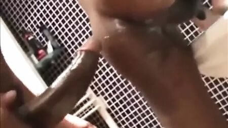 Geiler Daddy mit Riesenschwanz gegen indischen Twink-Liebhaber