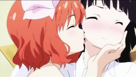18 Kussszenen aus Yuri-Ecchi-Animes