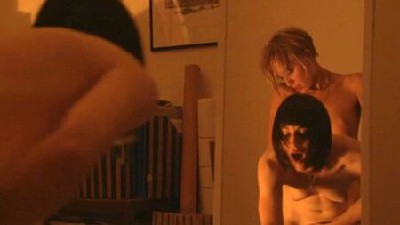 Ruta Gedmintas und Natasha O’Keeffe: Sex mit einem Umschnalldildo