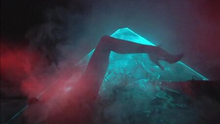SKYFALL – Nacktes erotisches Kabarett-Glamour