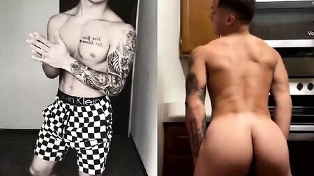 Ein attraktiver Mann, der sich nackt zeigt