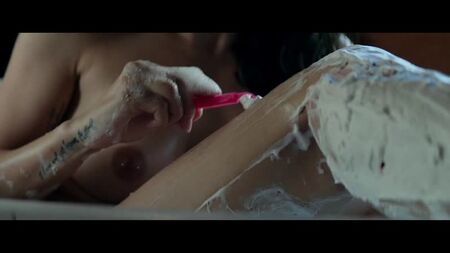 Nadine Crocker, Gage Golightly nackt – Cabin Fever (2016) HD 720p Web-DL / Надин Крокер, Гейдж Голайтли – Лихорадка