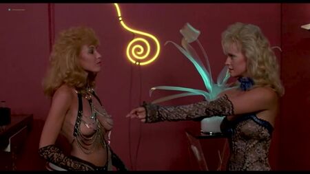 Shari Shattuck, Lisa London u. a. nackt – The Naked Cage (1986)