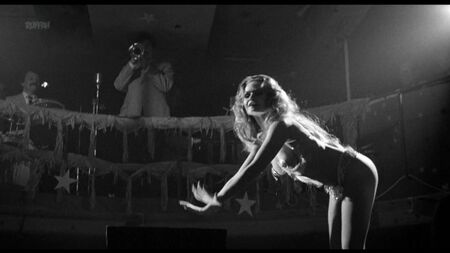 Valerie Perrine, Kathryn Witt nackt – Lenny (USA 1974)