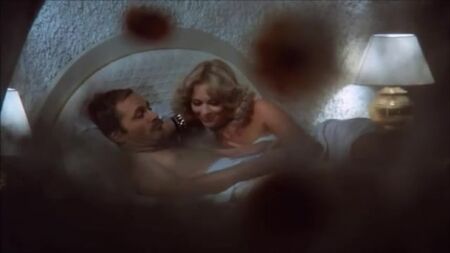 Sybil Danning als Brenda in einer Szene aus „The Day of the Cobra“ (1980)