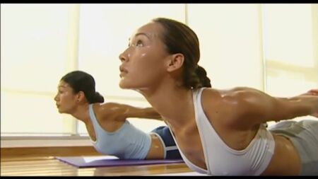 Maggie Q Yoga – Füße und Fußsohlen