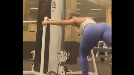 Jacqueline Petzak: Trainingsprogramm für Po und Beine eines sexy Fitnessmodels