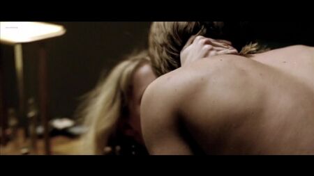 Amber Heard, Ryanne Duzich – Friday Night Lights 2004 (Sexszene, сцена секса, Эротика)