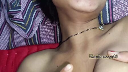 Ich habe Desi Bhabhis Muschi gefickt; sie ist eine sehr sexy Muschi, und ich habe in ihr abgespritzt