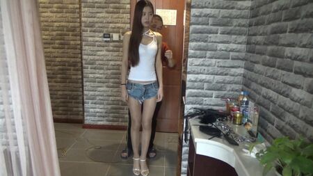 Su Mei – Kurze Jeansshorts mit Weste (asian-bondage.com)