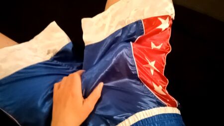 Sperma in Satin-Boxershorts, Handjob