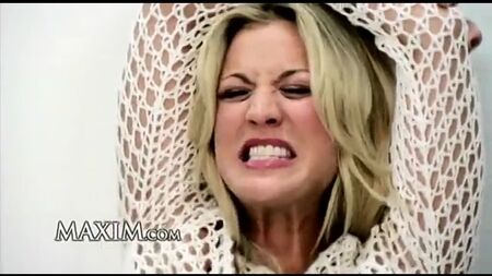 Kaley Cuoco – Maxim-Titelbild-Shooting März 2010