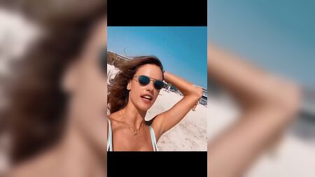 Alessandra Ambrosio und Izabel Goulart – Bikini-Girls 7.3.20