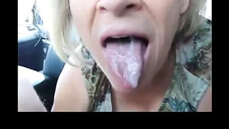 Oma schluckt gerne