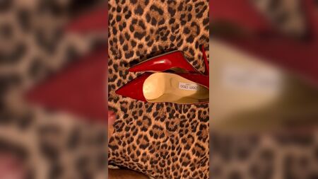 Sperma auf den Jimmy-Choo-High-Heels meiner Frau