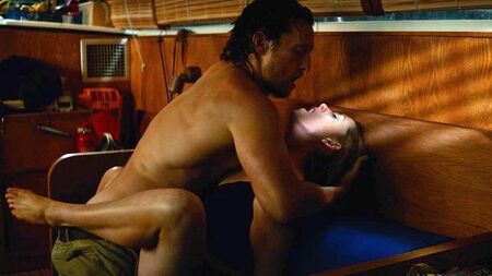 Anne Hathaways Sexszene aus „Serenity“ auf ScandalPlanet.Com