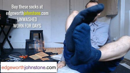 EDGEWORTH JOHNSTONE – KAUFT MEINE GETRAGENEN SOCKEN 1 – Socken-Fetisch für schwule Männer – Getragen & zu verkaufen – Große Füße