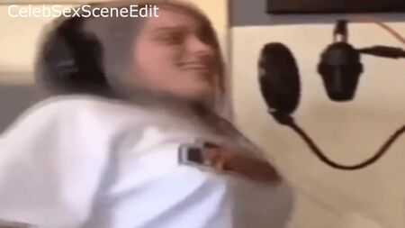 Billie Eilish: Titty Play