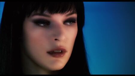 Milla Jovovich nackt in „Ultraviolet“